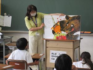 １年生　読み聞かせ