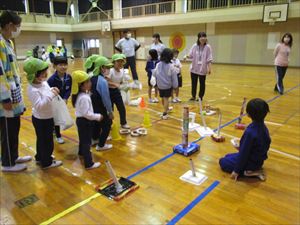 秋祭り（１・２年生と園児との交流）　１０月１０日