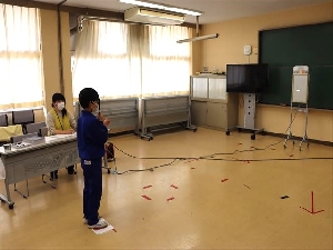 0422_視力検査の様子