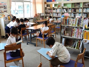 0908_図書室の様子です