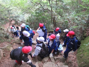 1009_３、４年生が筑波山遠足に行ってきました