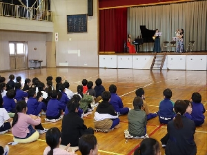 1024_音楽鑑賞会を行いました