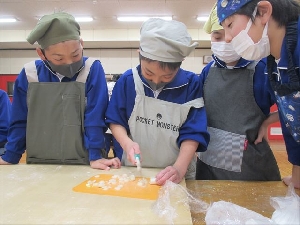 1127_宿泊学習（１日目）の様子です（５年生）