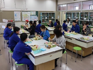 0225_親子給食を行いました（６年生）