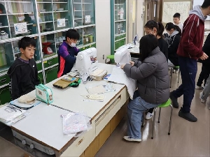 0304_ミシンの使い方を学びました（５年生）