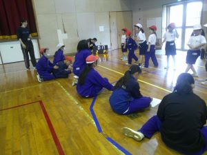 【１・６年生】合同体育～１年生の「新体力テスト」を6年生がサポート～