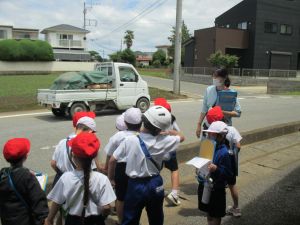【１年生】まちの「あんぜん」をみつけに通学路たんけんに出発！