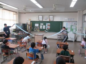 【１年生】栄養教諭の先生と楽しく学ぼう！～わくわく食育授業～