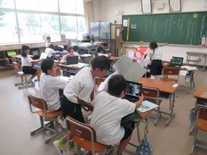 【１年生】「とくいなことを はっぴょうしよう」～タブレットを活用した学習～