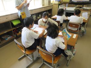 【１年生】「はしのうえのおおかみ」〜相手に優しくする気持ちを考えよう〜