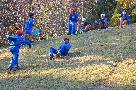 野外活動（芝すべり）