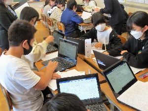 「令和を進むナイスな学校」　ＩＣＴを使った好奇心をくすぐる分かる授業