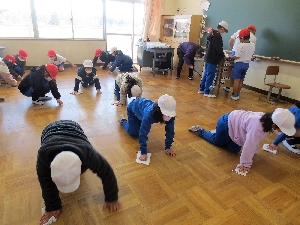 新年スタート　「き・あ・い」の「き」　きれいな学校　大掃除