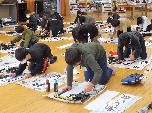 校内書き初め会　５・６年