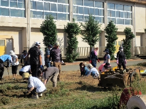 心豊かにたくましく生きる児童の育成のために　ＰＴＡ奉仕作業