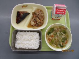 七重小レタスの給食