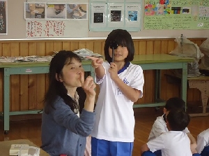 今日の１日の様子　１年生視力検査と、３年生社会科の学習