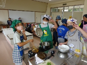 ５年生 家庭科　「ゆでる調理実習」に挑戦しました！