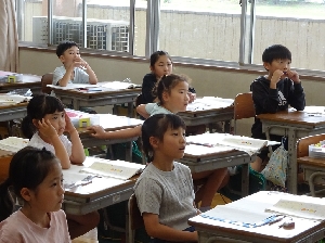 ２年生国語　子どもたちの集中したまなざし！