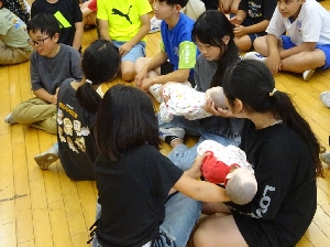 ４・５年生　市保健師さんによる「いのちの授業」