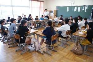 市教育委員会　学校訪問がありました。