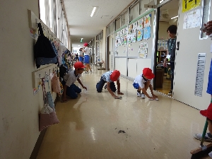 クリーンプロジェクト　縦割り班で大そうじ
