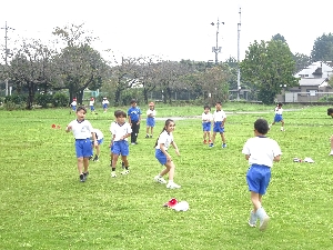 久しぶり元気に外遊び！　竜巻を想定した避難訓練