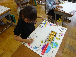 1年生図工　秋の作品展に向けて「泳げ！たいやき号」
