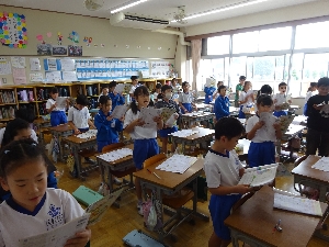 ２年生音楽　「虫の声」今の季節にぴったりの歌！