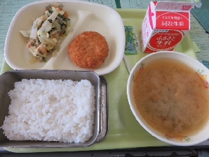 ４／６　１学期初めての給食　