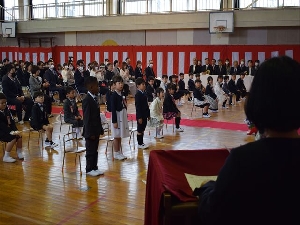 桜満開の入学式