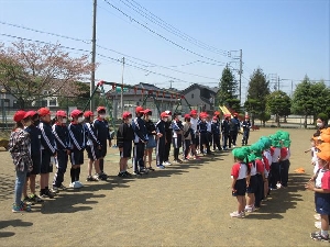 4月15日　6年生と認定こども園あかつきの園児との交流