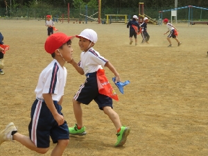 2年生　体育「おにあそび」