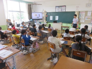 【学校公開】「手を挙げろ」　親の祈りは　通じない