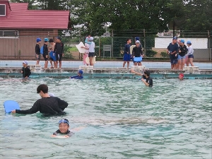 【第３・４学年　水泳】よくやった！　種目は違えど　マンマ・ミーア！！