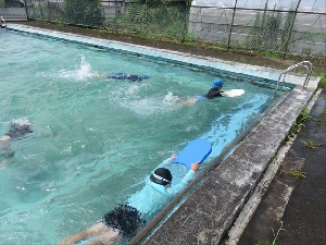 【第３・４学年水泳学習】息継ぎが　できたよ！見て見て！　５メートル