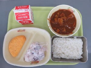 【第１〜３学年　給食】ルー配分　ミスって最後は　白い飯！！