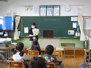 【第１学年　読み聞かせ】目がキラキラ　ページをめるく　音だけが