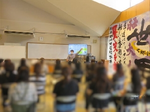 【就学児健康診断】いつの間に　繋いだ手がもう　離れてく（涙）