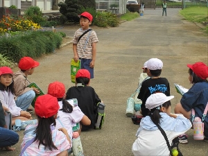 【第２学年　町探検】街をゆく　プロの背中が　かっこいい☆