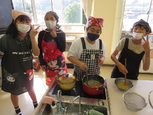 ９／２８　5年生の調理実習