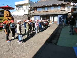 １０月２６日（木）３年生 野村茶園見学（総合的な学習の時間）