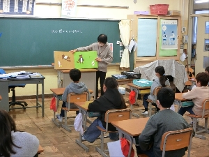 ２月２１日（水）２年生読み聞かせ