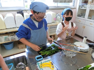 ５月２９日（木）５年生調理実習