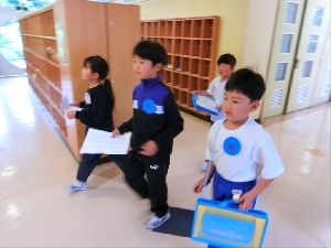 ５月３０日（金）１・２年　学校探検