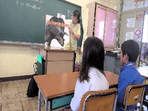 ６月１１日（水）読み聞かせ（３年生）