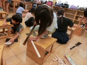 ６月１９日（木）図画工作の様子（４年生）