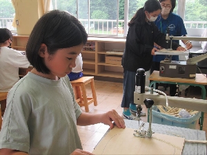 ６月２０日（金）図画工作の様子（５年生）
