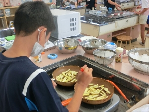 ９月３０日（火）おいもパーティ（ひまわり学級、たんぽぽ学級、なかよし学級）