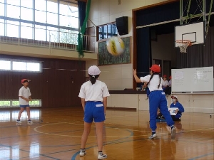 １０月２４日（金）４年生体育の授業